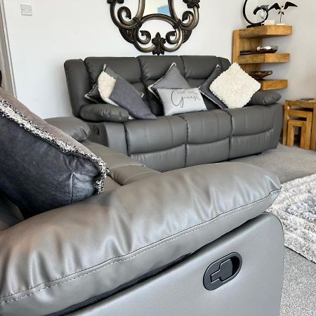 Stunning Beach Front House - Sleeps 6 Pwllheli Exterior photo